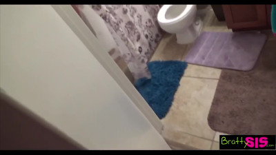 Voyeur step-bro spied on her step-sis after shower jerking off on her
