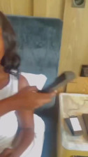 Pizza delivery guy fucks Ebony as a payment