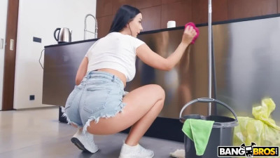 Naked cleaning lady get money for riding a BBC