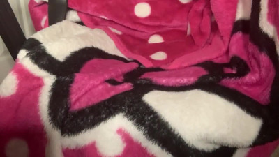 Gamer girl fucks her pussy with controller - Amateur Solo