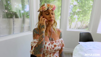 Milf serves a military man after he returned from the army