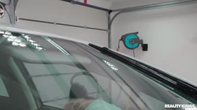 Thanked teen girlfriend by licking her pussy for washing my car