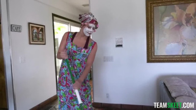 Stepdaughter Hannah Hawthorne with tan lines demands cock for her sweet pussy