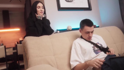 Stepbrother can't jack off with arm broken so stepsister helps!