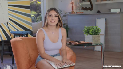 Sexy Petite Artist Treats Her Huge BF As a Piece Of Art, Provoking Her On Sex Energy Release