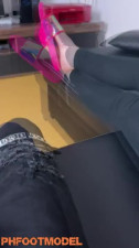 I Couldn't Help Jerking Off When I Saw My Roommate's Sexy Bare Feet And She Let Me Cum On Her Toes