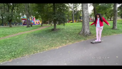 Big ass teen does not mind hardcore fuck in the public park