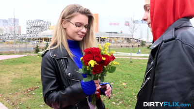 Nerdy girl from Russia gets facial on the first date