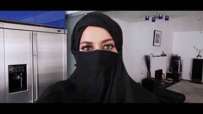 Cheating Arab MILF in Hijab blows a lover and let him fuck her pussy