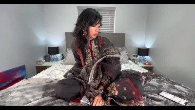 Desi girl in traditional clothes fingers her pussy solo