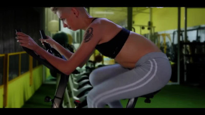 Sporty Hottie In torn Leggings Gets Her Asshole Creampied While Riding an Exercycle