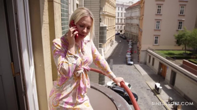 Sexy Blonde Asks a Porn Actress To Give Her Fuck-lessons And Passes the Exam In a Hot FMM Threesome