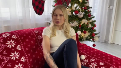 Tattooed blonde gal gets creampied without her realizing it.