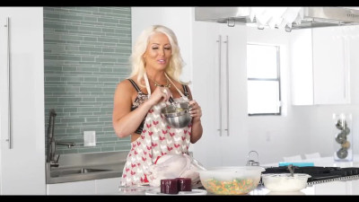 Cougar MILF Alura Jenson cooks dinner and offers her pussy to stepson