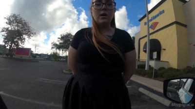 Phat ass white bitch fucked in car