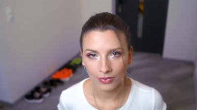Gorgeous girl gives a sloppy and passionate blowjob and gets a facial