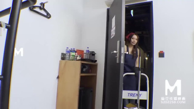 Beautiful Chinese reaches cock in the public hostel