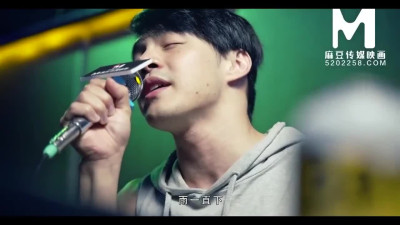 Asian sucked two cocks of a musical group