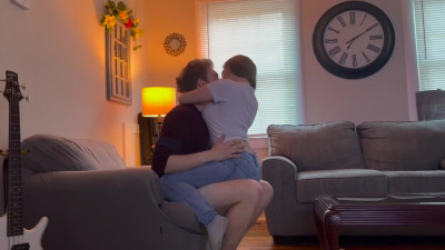 Sensual amateur couple fucking in a chair!