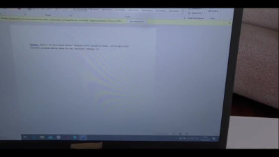 My insatiable girlfriend interferes with my work and gives me a blowjob.