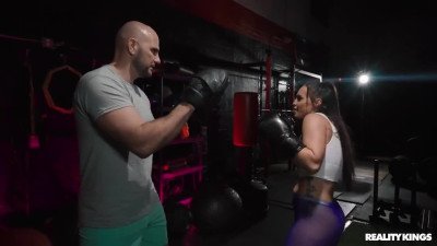 Curvy brunette fucked in the gym