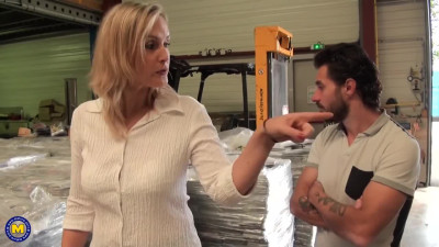 Mature Melany Paris goes anal in a warehouse - Mature NL