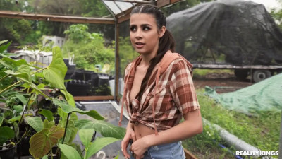 Garden sex with a skinny brunette