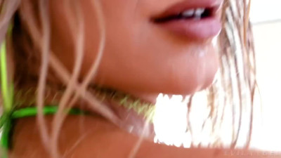 oiled bibmbo blonde got a facial