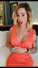 Inked Milf orders Uber Eats and pays guy with her cunt
