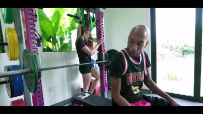 Stunning Cory Chase offers BBC to fuck her ass after workout
