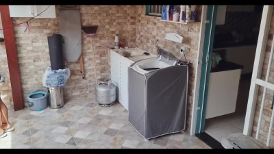 Married amateurs fucking on the washing machine in garage