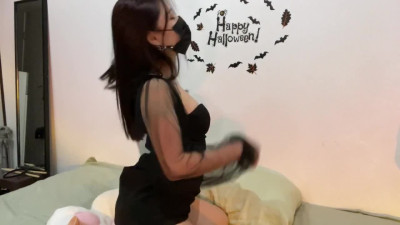 Korean beauty shows off and masturbates her neat pussy