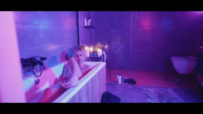 Blonde bimbo taking a bath and her horny hubby pulling her out to fuck