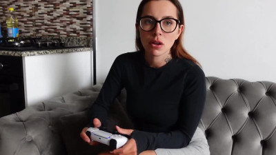E-girl gets bored playing video games and call her friend's bf to fuck