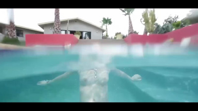Mermaid Sunny Lane is giving blowjob right in the pool