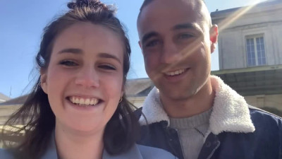 Guy controls GF with remote vibrator and stimulates her g-spot in Public