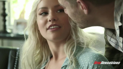 Pussy-diver licks blondie's cherry and drills with with massive tool