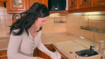 Euro housewife Luna Roulette looks pretty with cum on her face