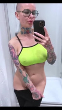 Bald big tits bimbo squirts in the shower