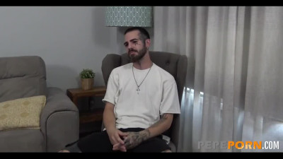 CASTING - Skinny girl with glasses and tattooed guy