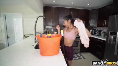 Sarah Lace is happy to make extra buck with her big Latina booty