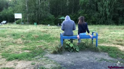Nerdy babe fucked hard in the park