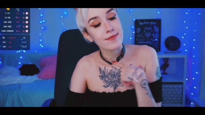 Tattooed webcam solo model masturbates her pussy with sex toys