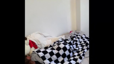Guy wakes his Italian GF with good dick-penetration from behind
