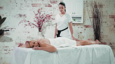 Brunette masseuse surprised blonde chick with sensual pussy licking