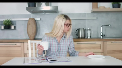 Fine nerdy has her wet pussy for guy's dinner
