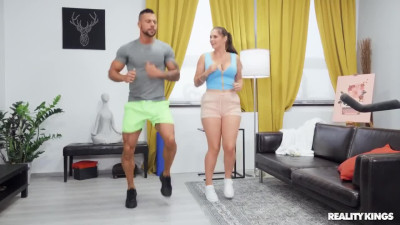 Czech babe Taylee Wood loses weight while fucking her personal fitness instructor