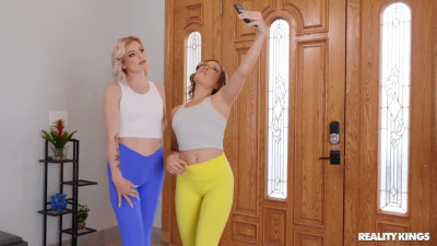 Flat-cheasted spinners shared in intense 3some