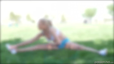 Sweet beauty dicked after quick morning jogging