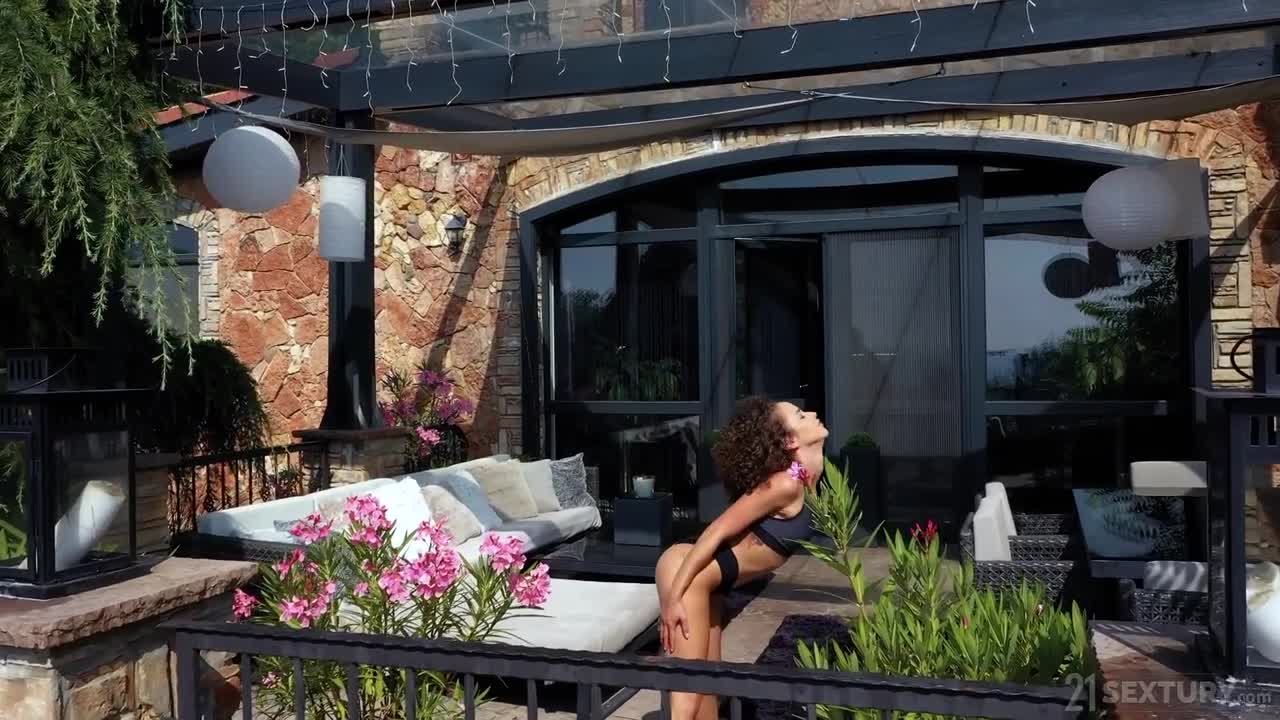 Watch Foot worship and reverse ride feat. petite slut Geisha Kyd Full. Duration: 07:00 | ePornBabe.